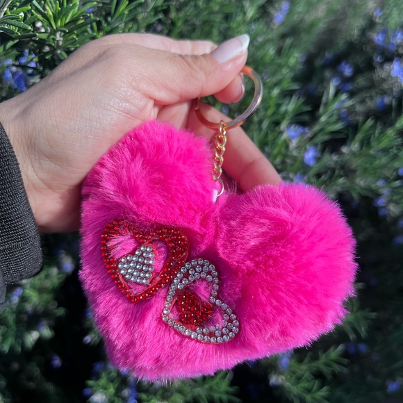 Fury heart shaped keychain - Picture 3 of 4